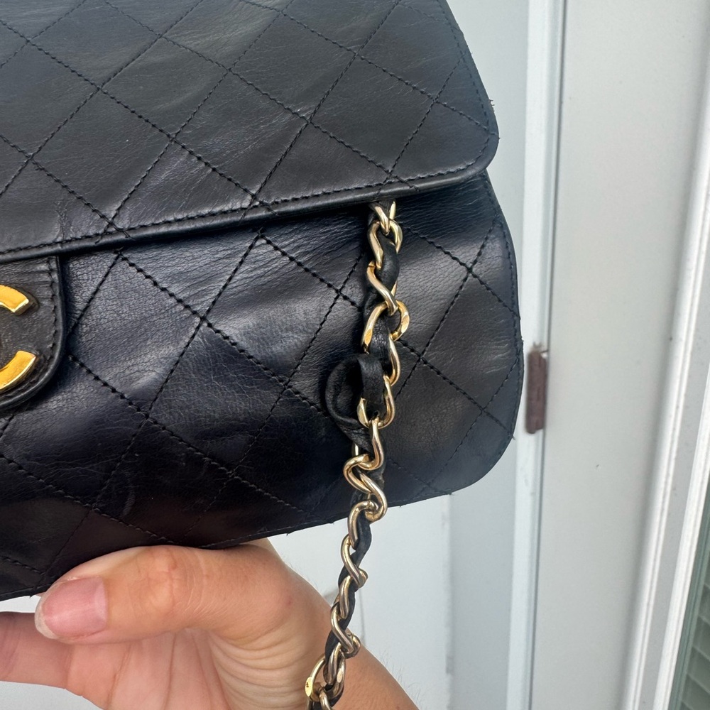 Vintage Chanel Classic Flap Bag Black Quilted Lambskin 24k Gold 1991–1994 - Picture 10 of 17